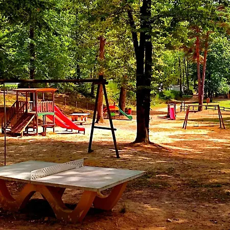 Mobil Pres De L'entree Et De La Piscine Campsite *